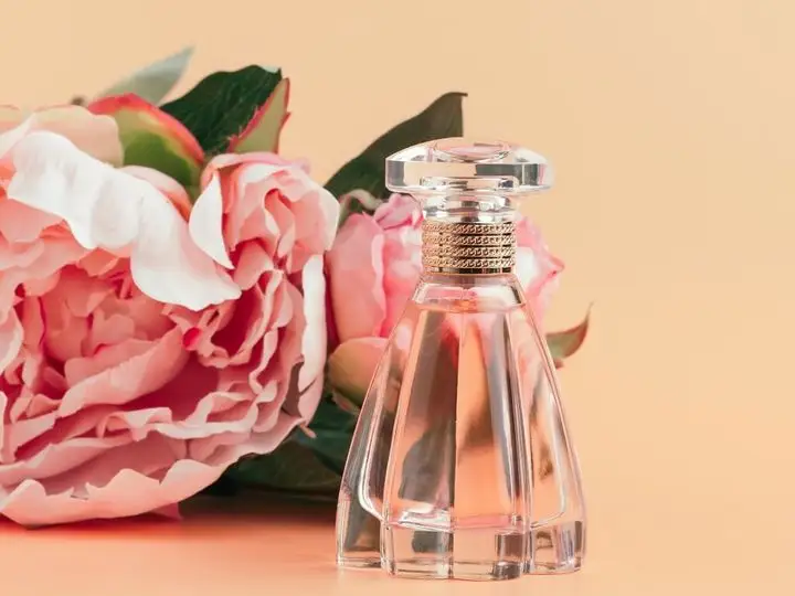 Perfumy z piwonią - Najlepsze zapachy dla miłośników kwiatowych nut