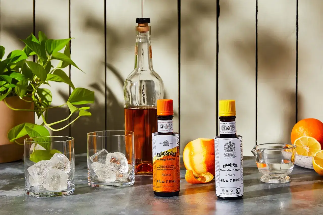 Angostura - czym jest i jak jej używać? Poznaj sekrety smaku drinków