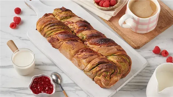 Donut babka, czyli babka drożdżowa z konfiturą malinową