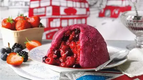 Pudding z letnich owoców