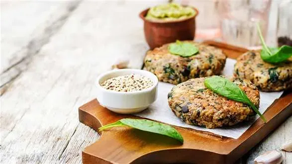Orientalne kotleciki z quinoa