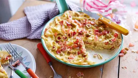 Omlet z makaronem