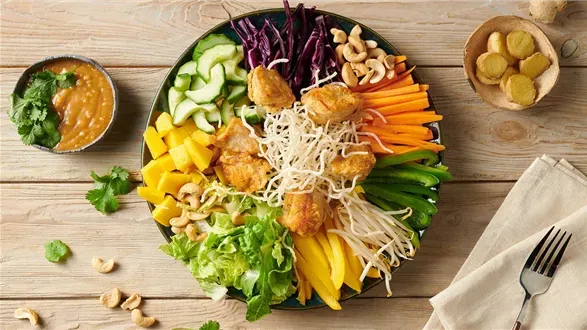 Sałatka z kurczakiem teriyaki