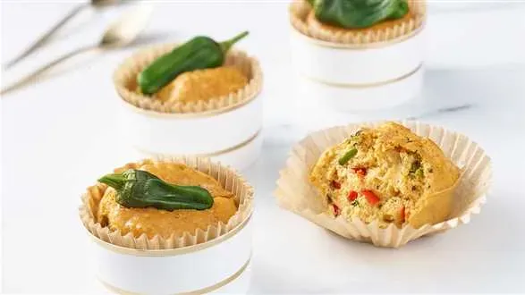 Muffiny jajeczne z papryczkami padron 