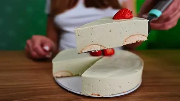 Sernik matcha na zimno