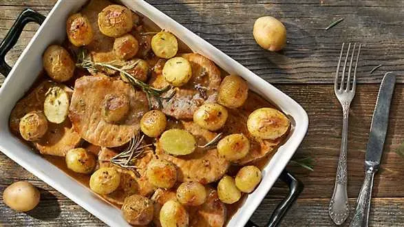 Pieczona wieprzowina z ziemniaczkami
