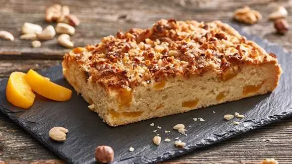 Placek brzoskwiniowy  z orzechami