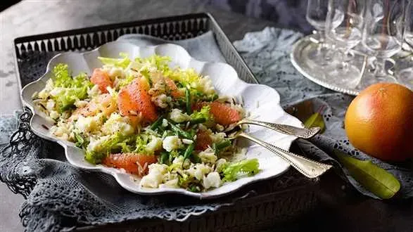 Sałatka z dzikiego ryżu z grejpfrutem i fasolką