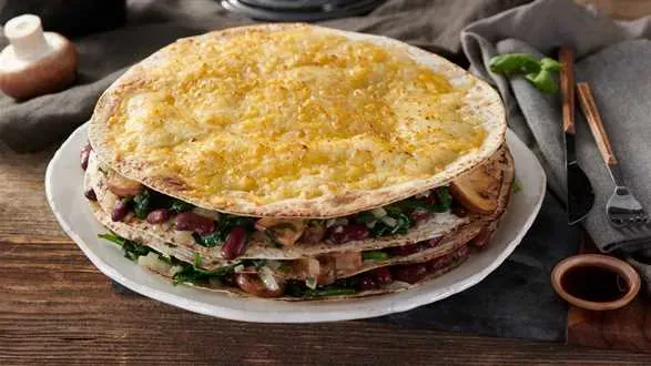 4-warstwowa zapiekanka à la quesadilla