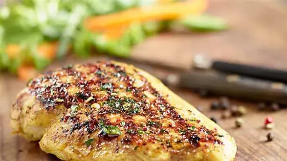 Grillowane piersi kurczaka w marynacie jogurtowej