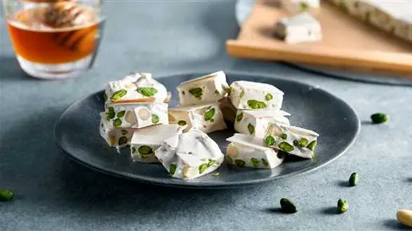 Nugat z migdałami i pistacjami torrone