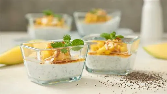 Kokosowy pudding chia z mango