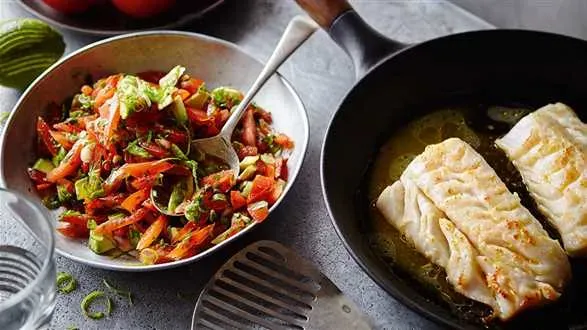 Filety rybne z pikantną salsą pomidorową