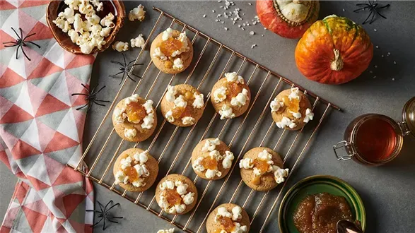 Cookies z karmelizowanymi jabłkami, kajmakiem i popcornem