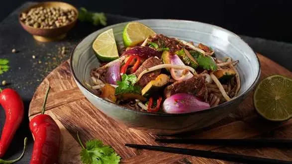 Soba stir fry z wołowiną