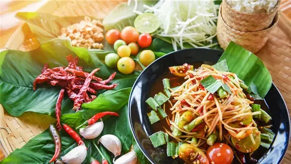 Som tam - sałatka tajska