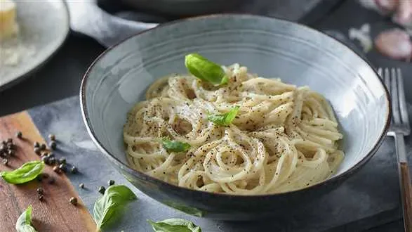 Cacio e pepe – makaron z serem i pieprzem