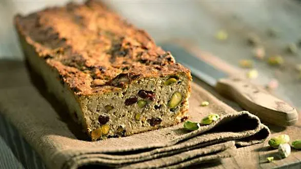 Świąteczny pasztet z pistacjami i żurawiną