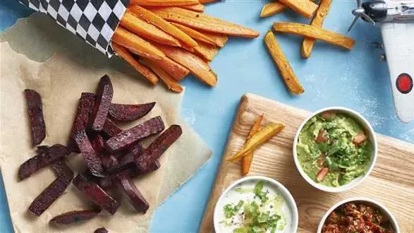 Frytki warzywne z trzema sosami