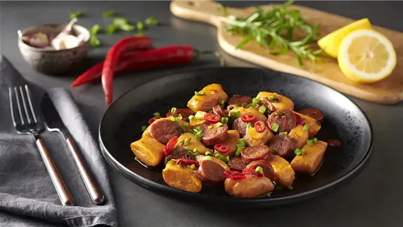 Pomidorowe kluski ziemniaczane z chorizo