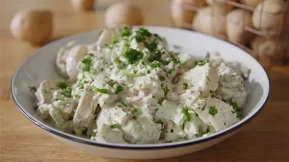 Sałatka ziemniaczana z boczkiem
