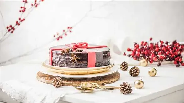 Tort piernikowy z konfiturą pomarańczową