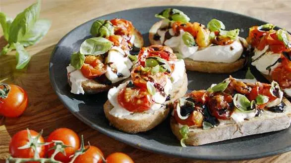 Kanapka z burratą a la caprese