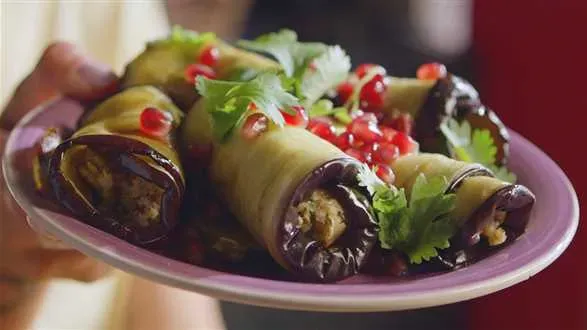 Roladki z bakłażana z farszem orzechowym