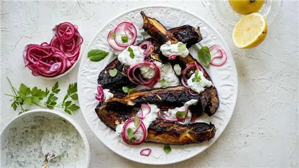 Pieczony bakłażan w glazurze miso