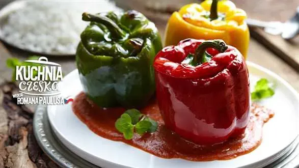 Nadziewana papryka w sosie pomidorowym
