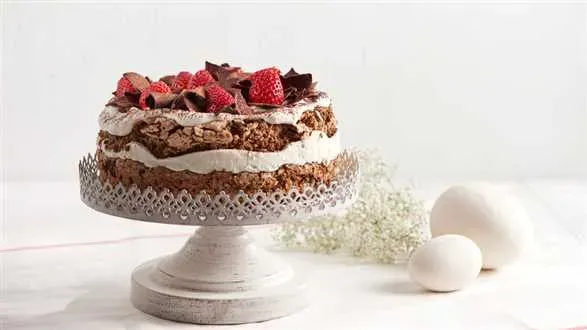 Tort czekoladowy z orzechami włoskimi