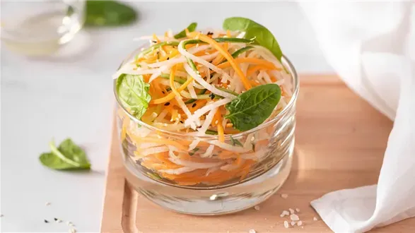 Surówka z białej rzodkwi