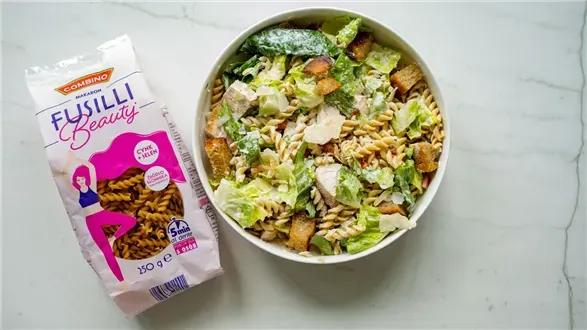 Fitsałatka cezar z makaronem beauty