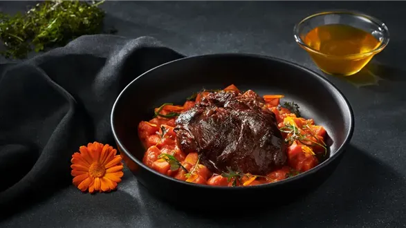 Policzki wołowe duszone w pomidorach
