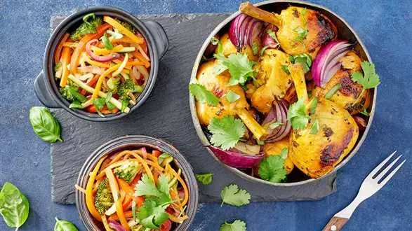 Podudzia kurczaka w przyprawach z warzywami sauté