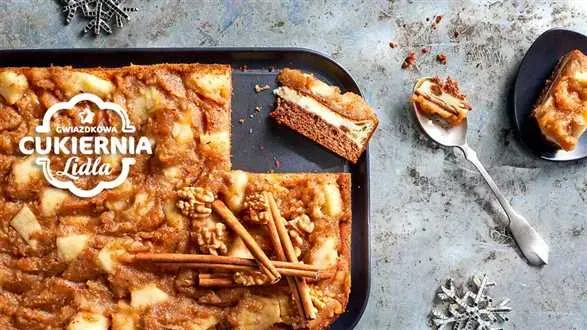 Świąteczny sernik z karmelizowanymi jabłkami