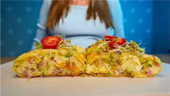 Jajecznica w cieście francuskim