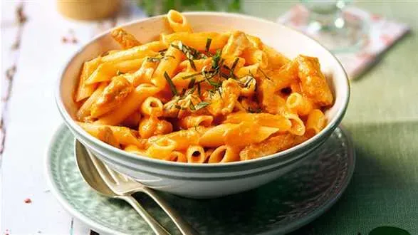 Jednogarnkowy makaron z indykiem