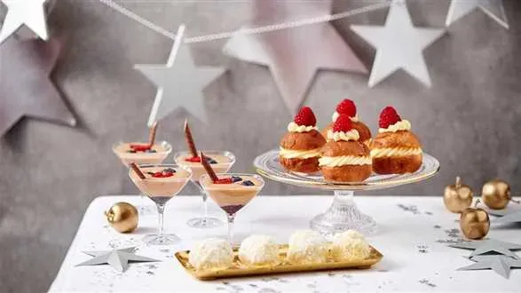 Sylwestrowy deser czekoladowy z owocami lasu