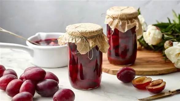 Śliwki w aromatycznym syropie