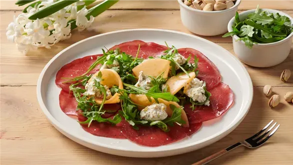 Bresaola z rukolą i ricottą