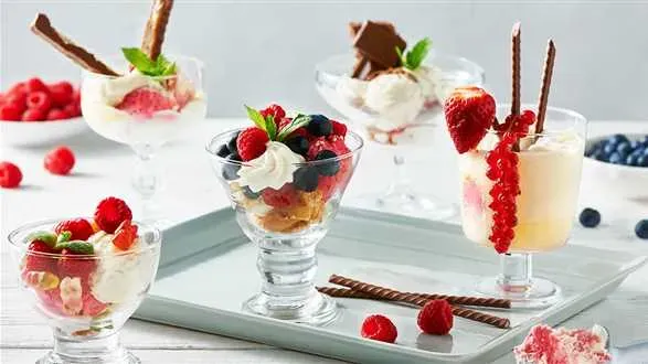 Domowe lody śmietankowo-malinowe na 5 sposobów