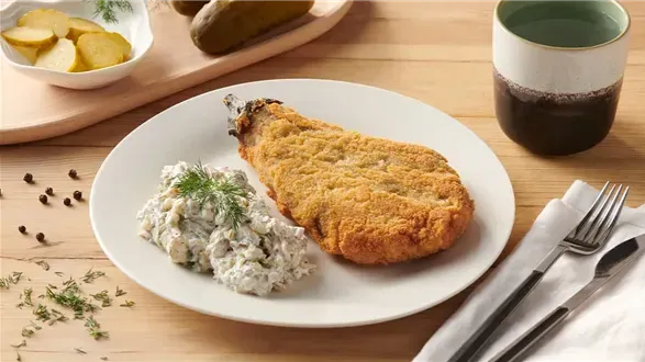Kotlet z bakłażana z mizerią z kiszonych ogórków