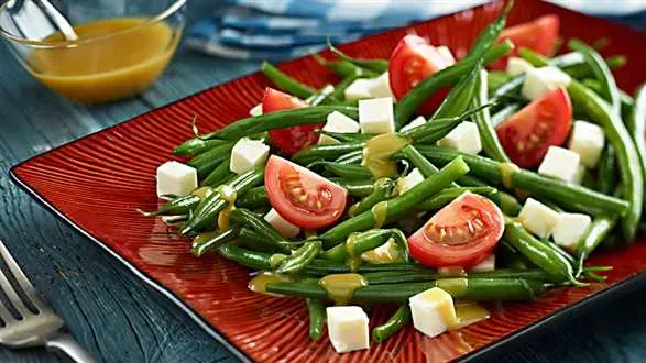 Sałatka z fasolki szparagowej i fety