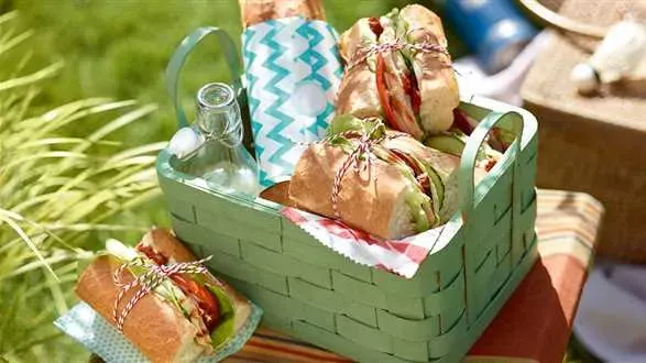 Bagietka z pieczoną piersią kurczaka