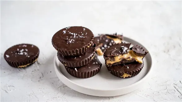 Czekoladki z masłem orzechowym i bez dodatku cukru