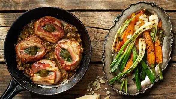 Saltimbocca w sosie kaparowym z grillowaną marchewką