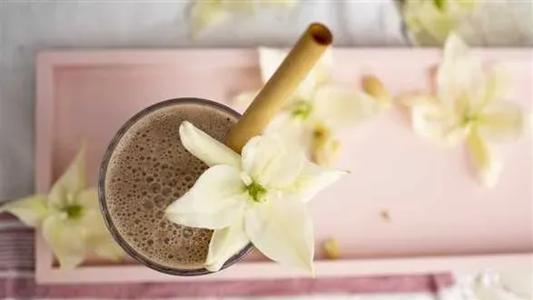 Wegański koktajl o smaku chlebka bananowego