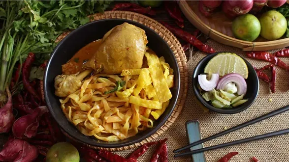 Khao soi - tajska zupa curry