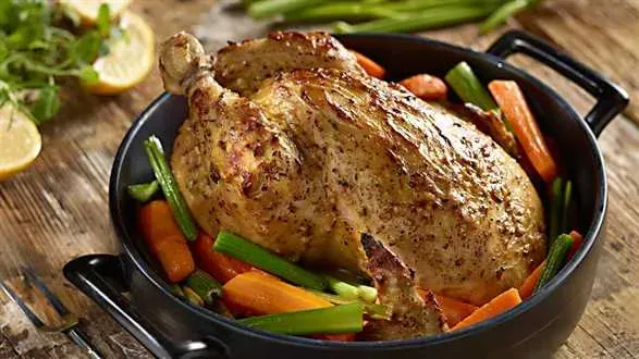 Kurczak w musztardzie na pieczonych warzywach